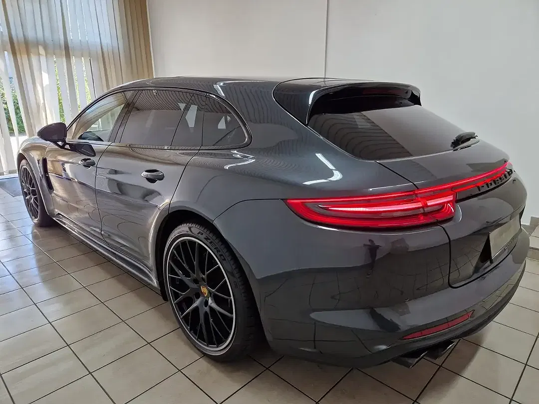 Porsche Panamera - Thumbnail 2