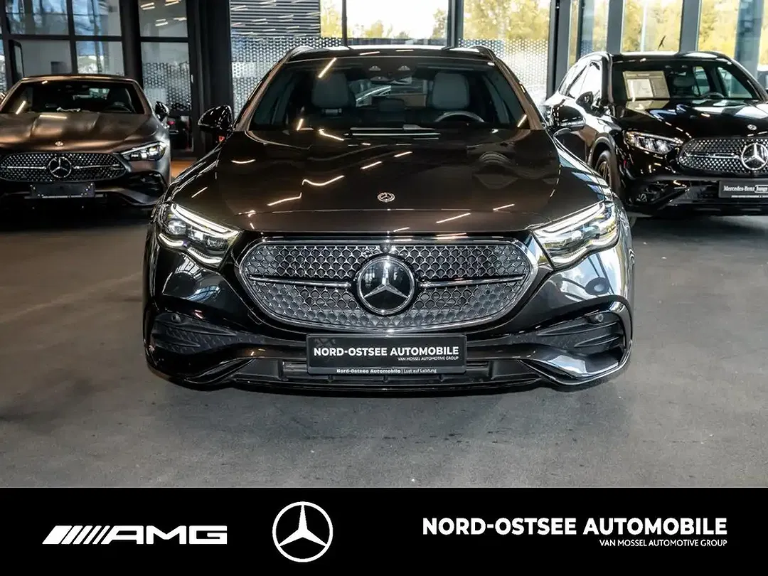 Mercedes-Benz E 220 - Thumbnail 2