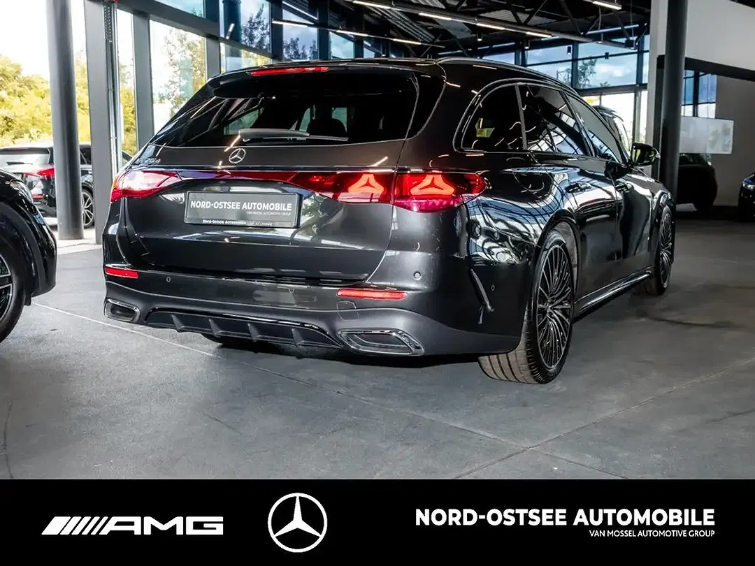Mercedes-Benz E 220 - Thumbnail 4