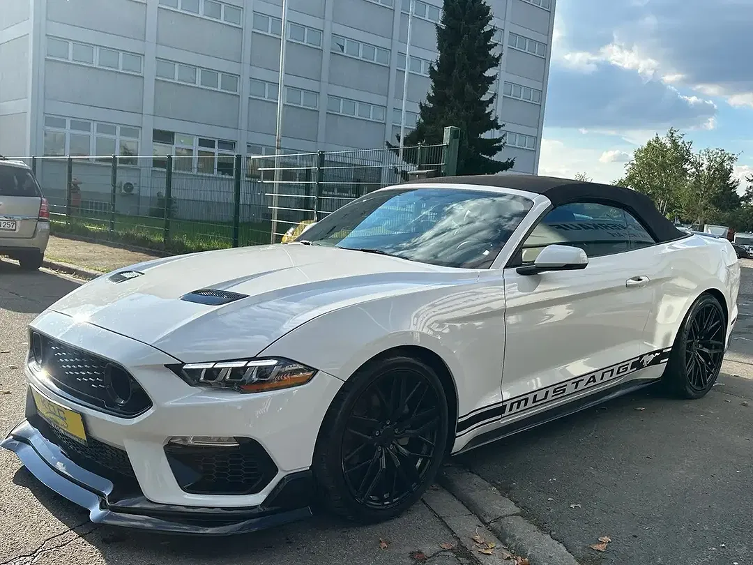 Ford Mustang - Thumbnail 3