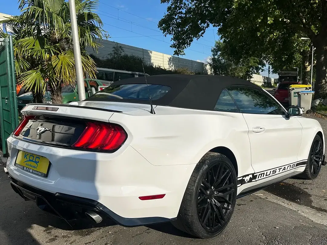 Ford Mustang - Thumbnail 6