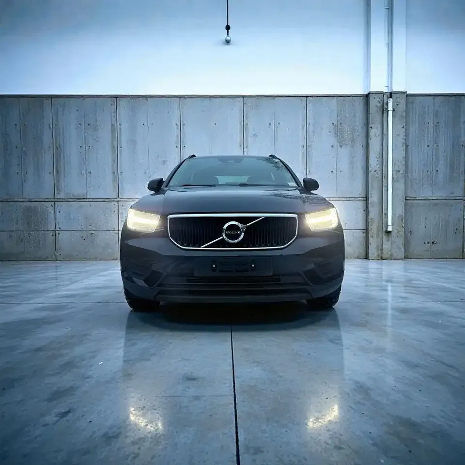 Volvo XC40 - Thumbnail 2