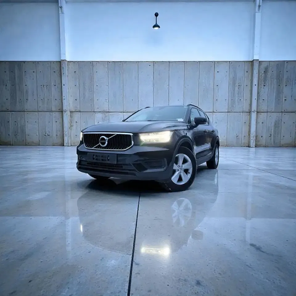 Volvo XC40 - Thumbnail 3