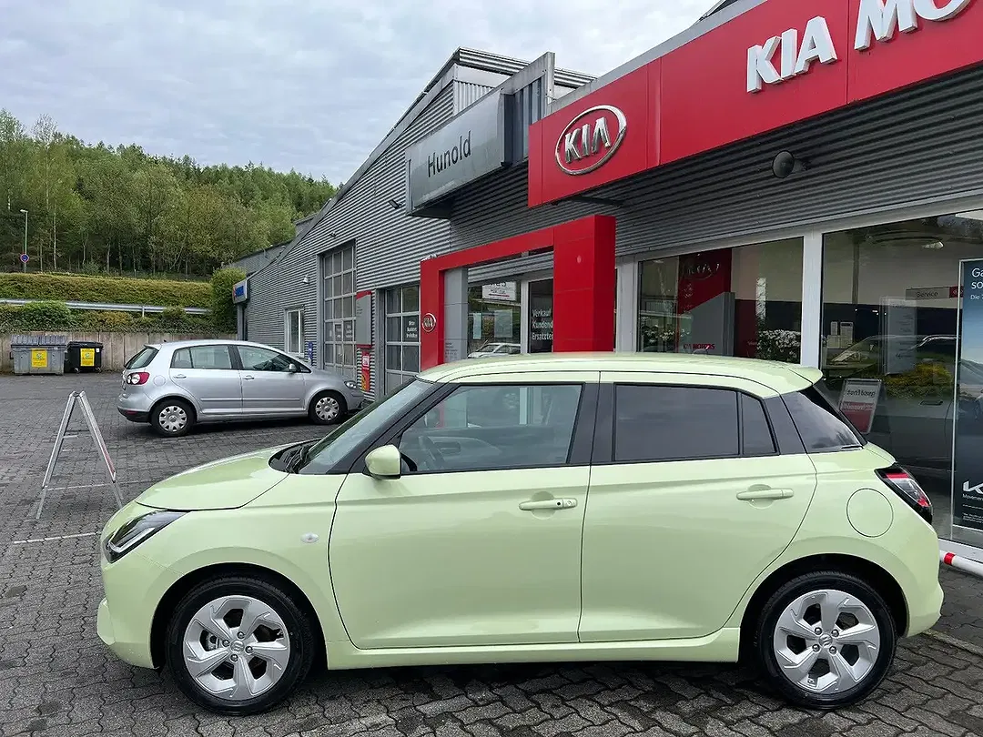 Suzuki Swift - Thumbnail 4