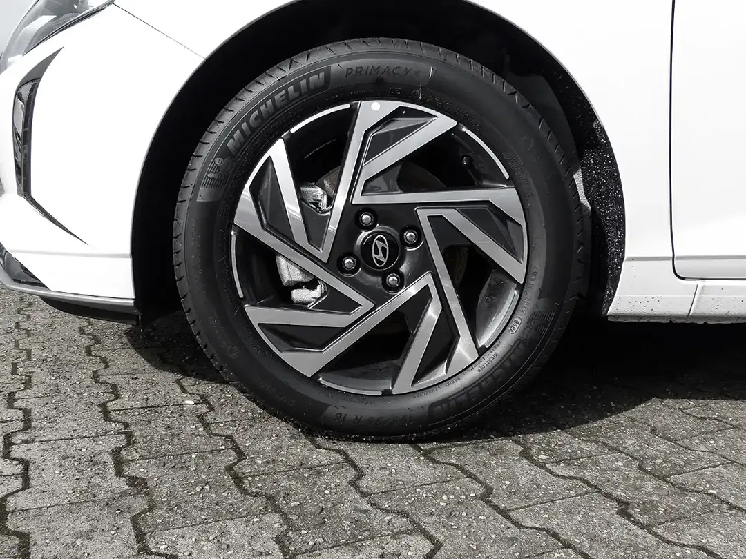 Hyundai i20 - Thumbnail 3