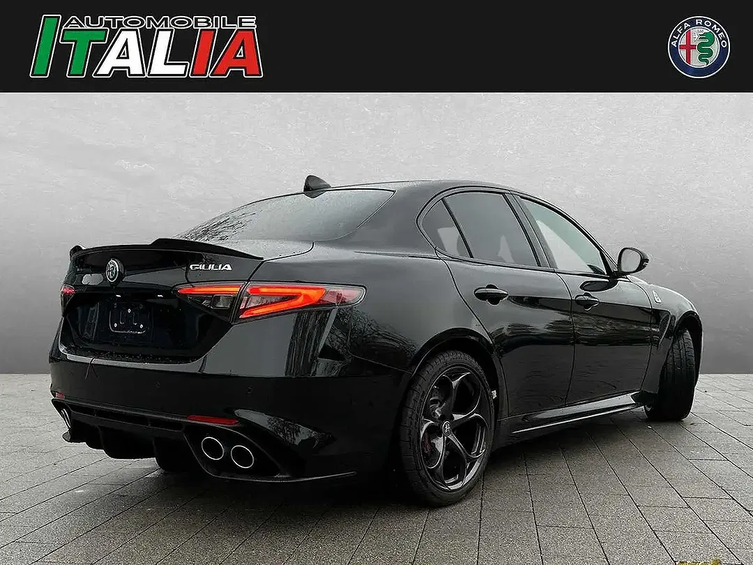 Alfa Romeo Giulia - Thumbnail 2