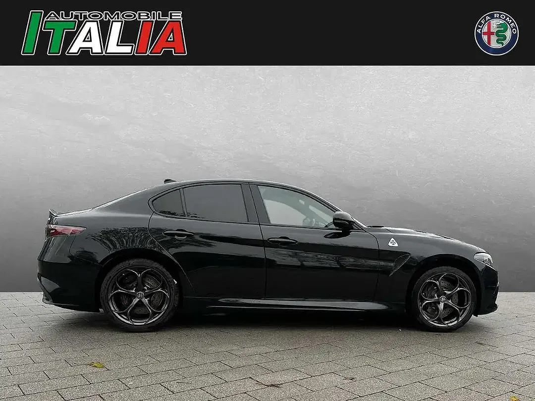 Alfa Romeo Giulia - Thumbnail 3