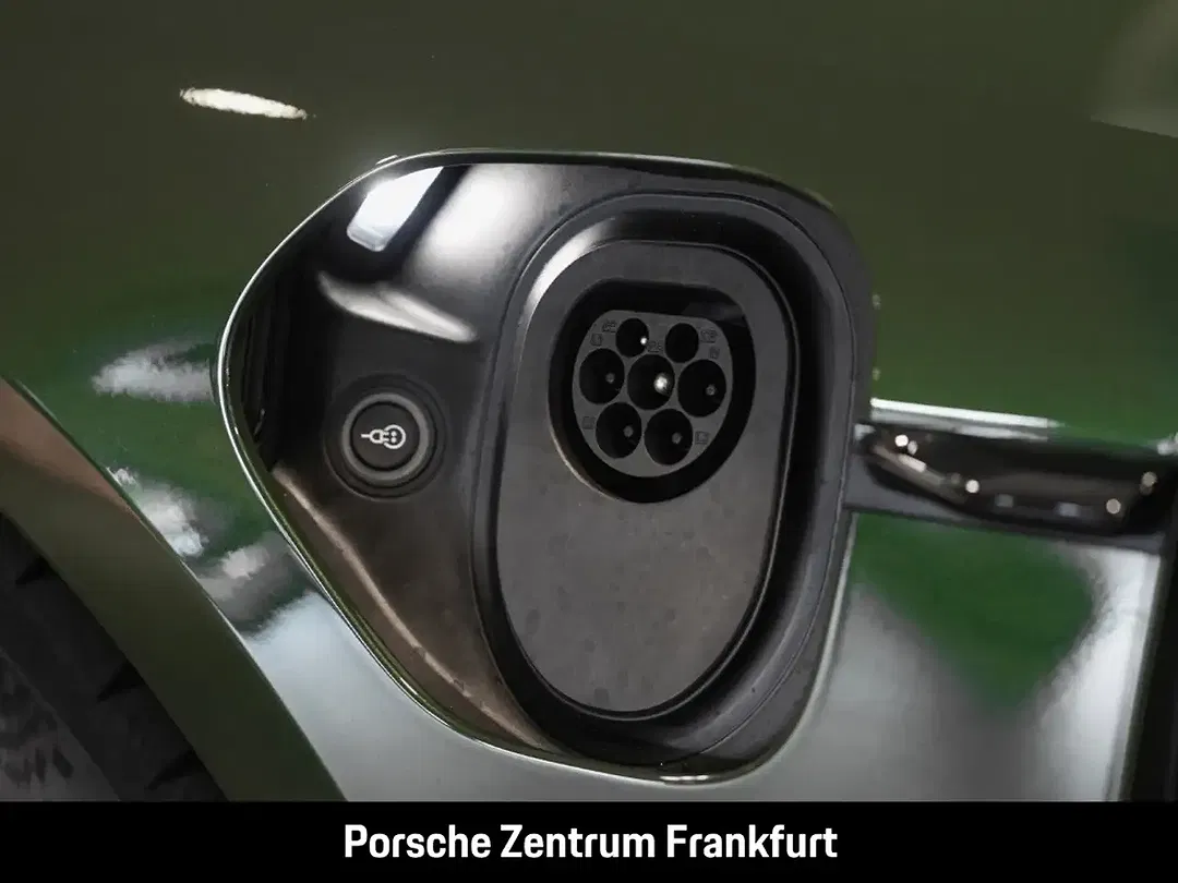 Porsche Taycan - Thumbnail 7