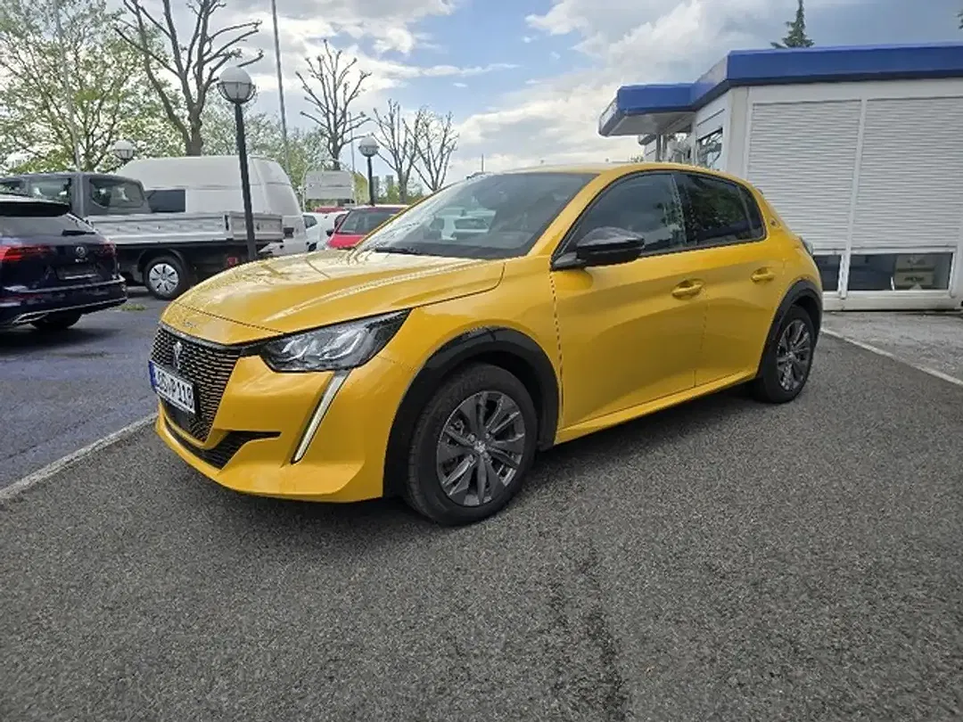 Peugeot 208 - Thumbnail 1