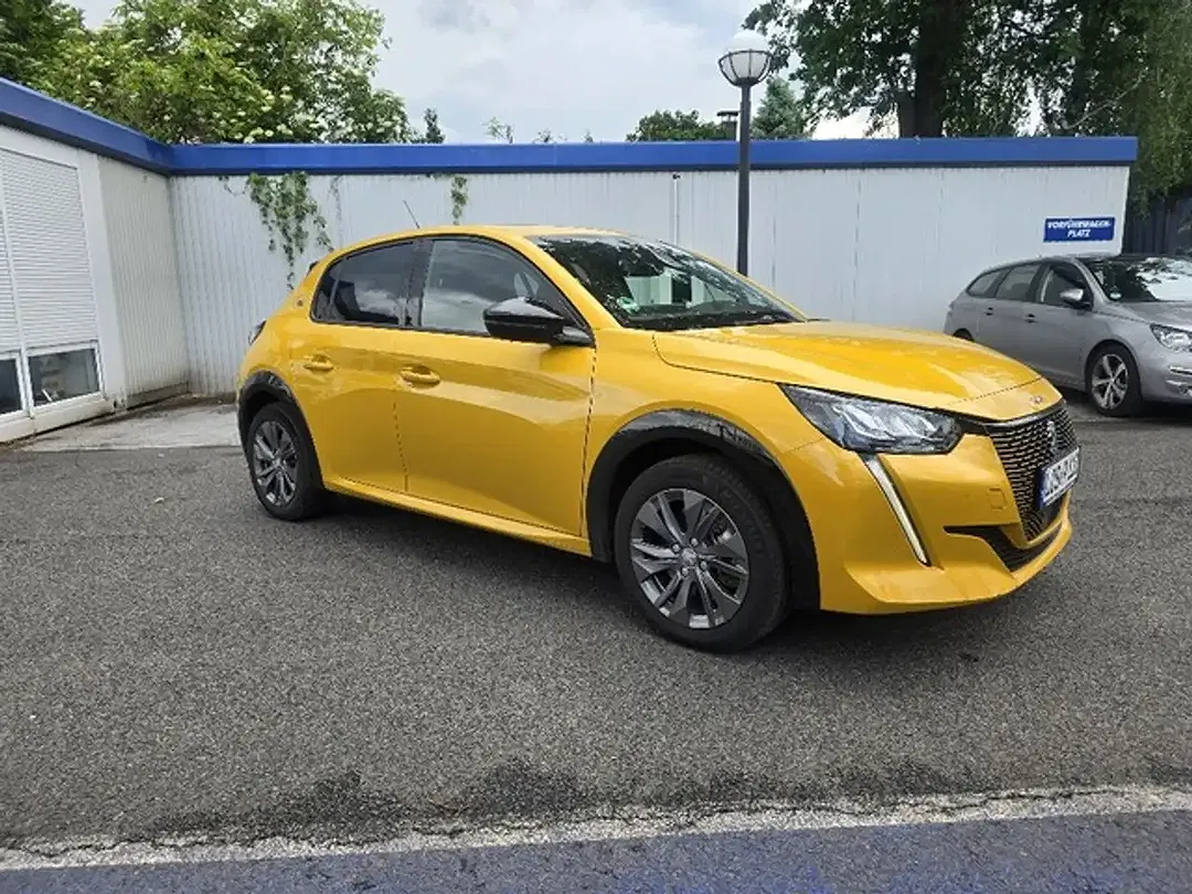 Peugeot 208 - Thumbnail 2