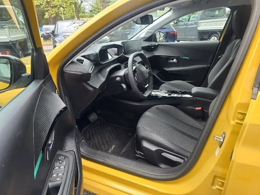 Peugeot 208 - Thumbnail 5