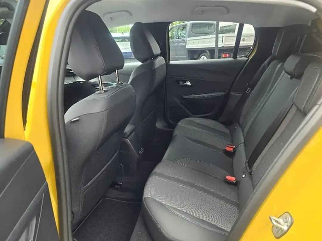Peugeot 208 - Thumbnail 6