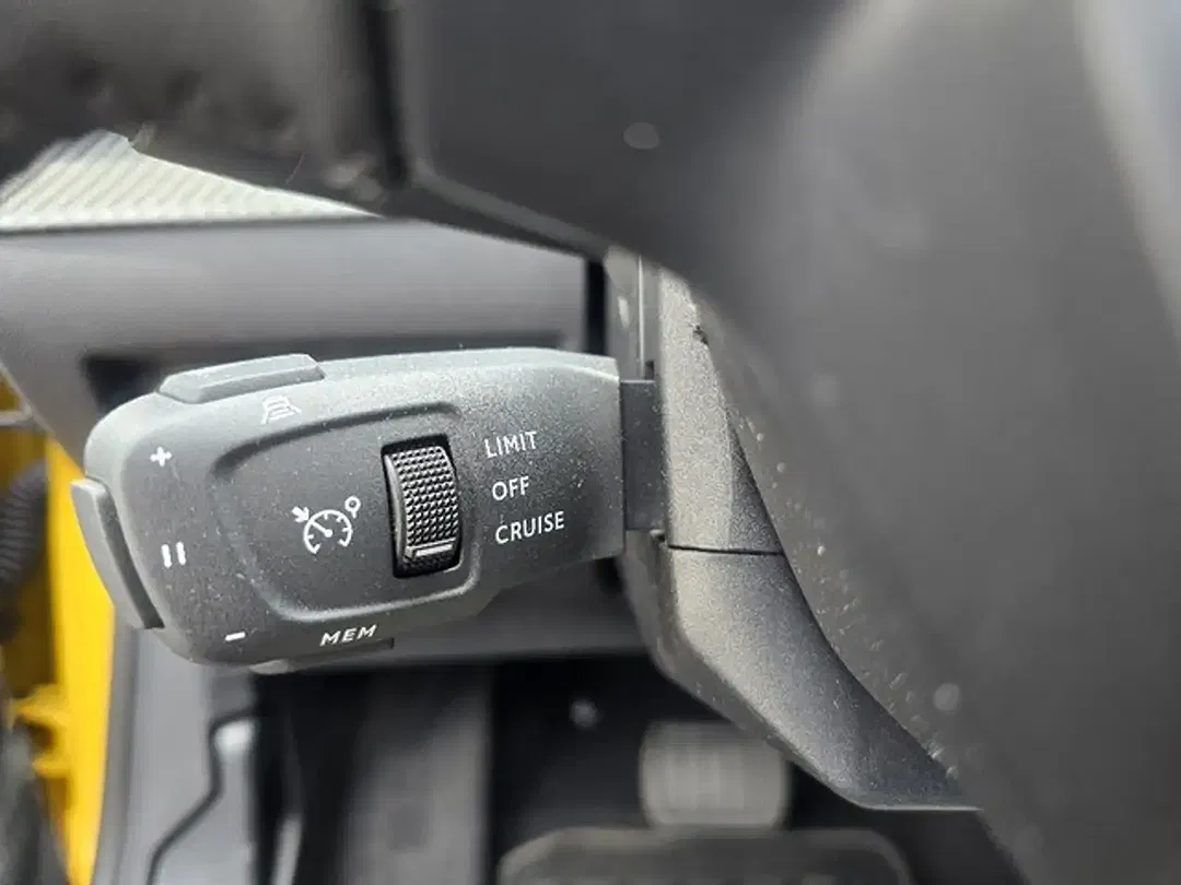 Peugeot 208 - Thumbnail 9