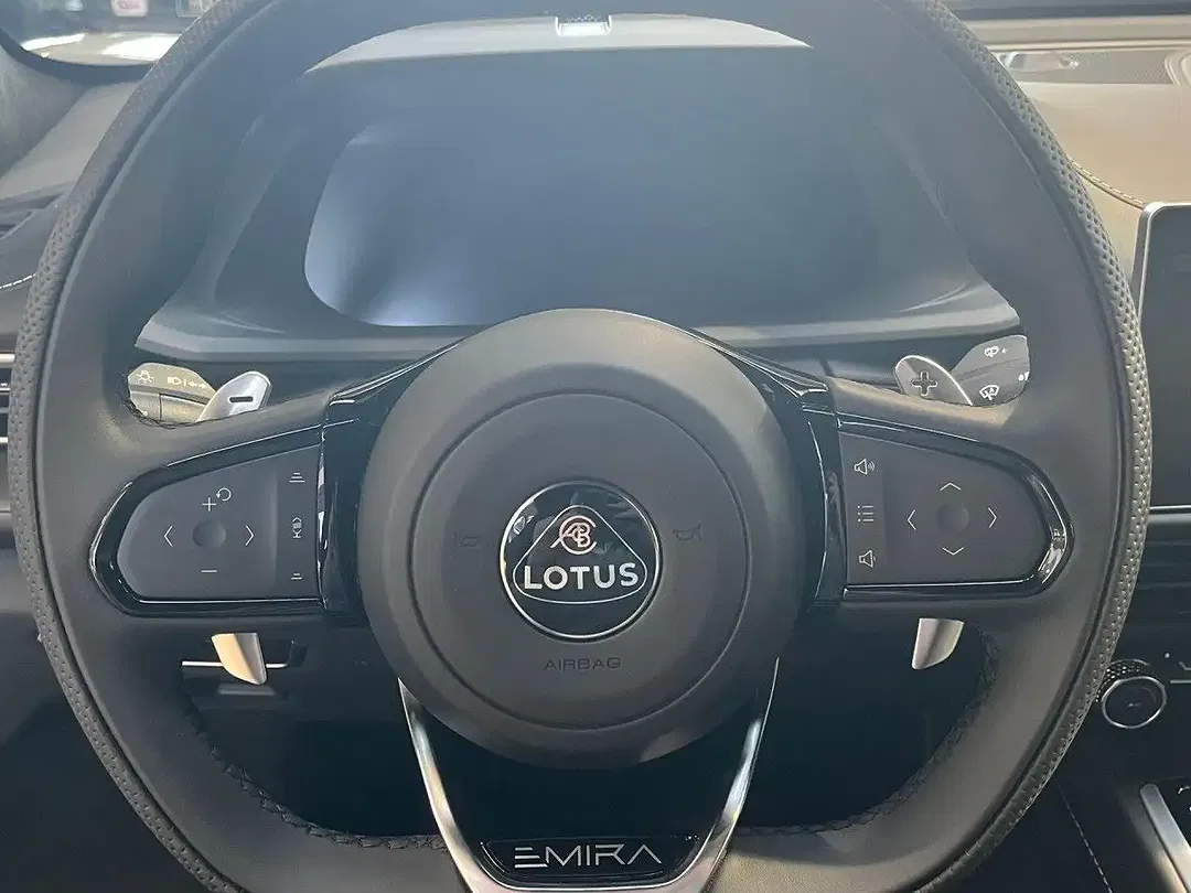 Lotus Emira - Thumbnail 10