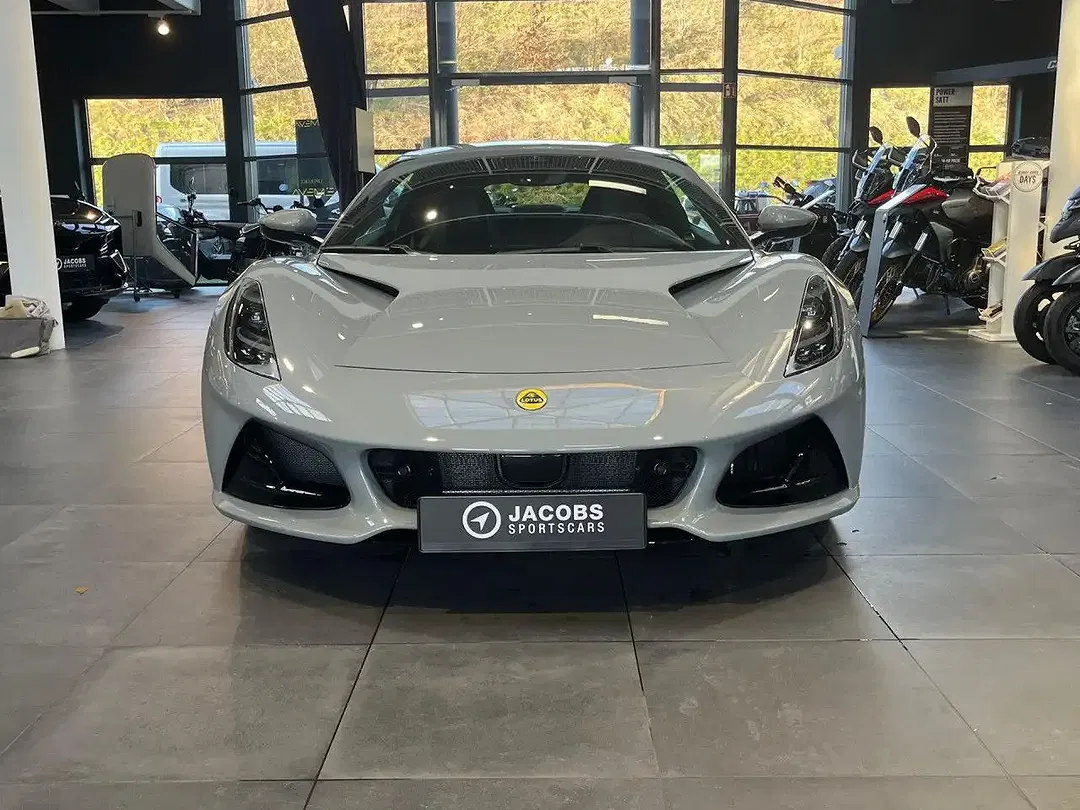 Lotus Emira - Thumbnail 2