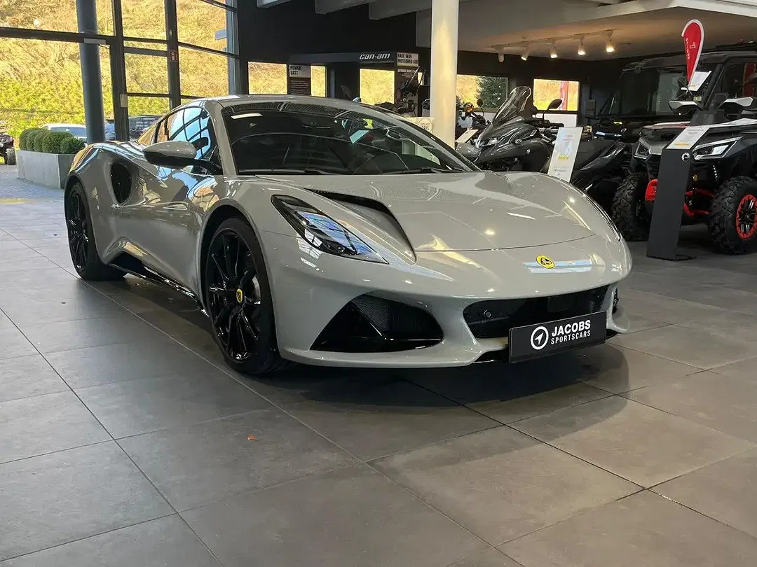 Lotus Emira - Thumbnail 3