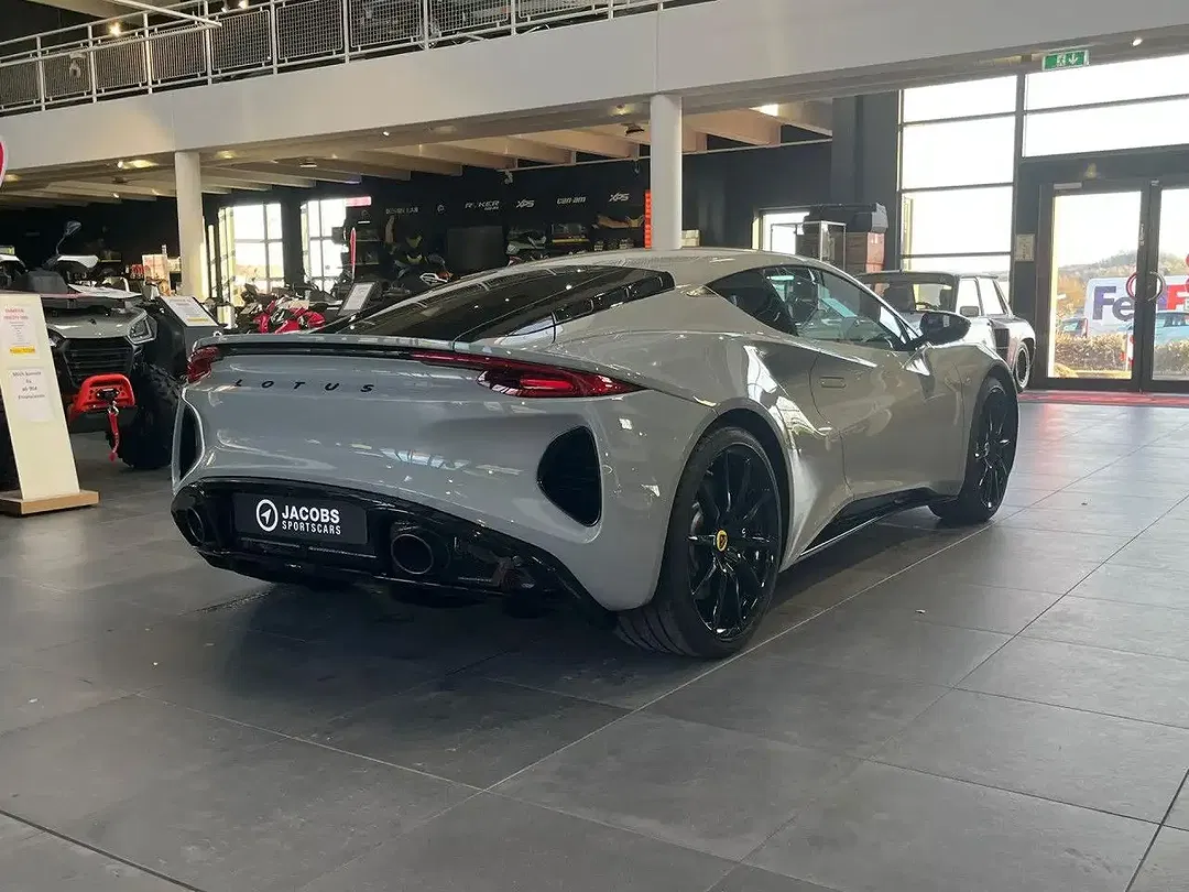 Lotus Emira - Thumbnail 4