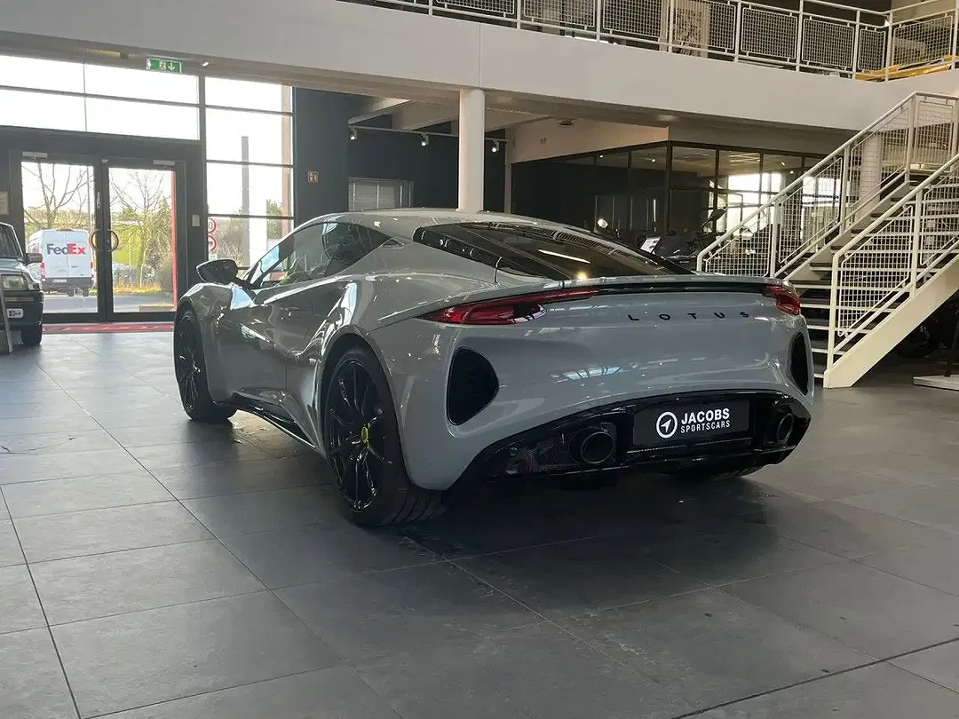 Lotus Emira - Thumbnail 6