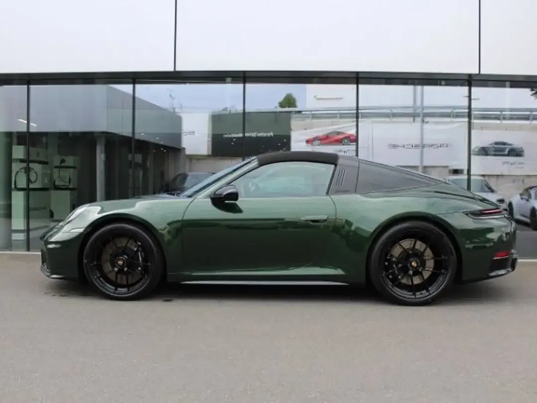 Porsche 992 - Thumbnail 2