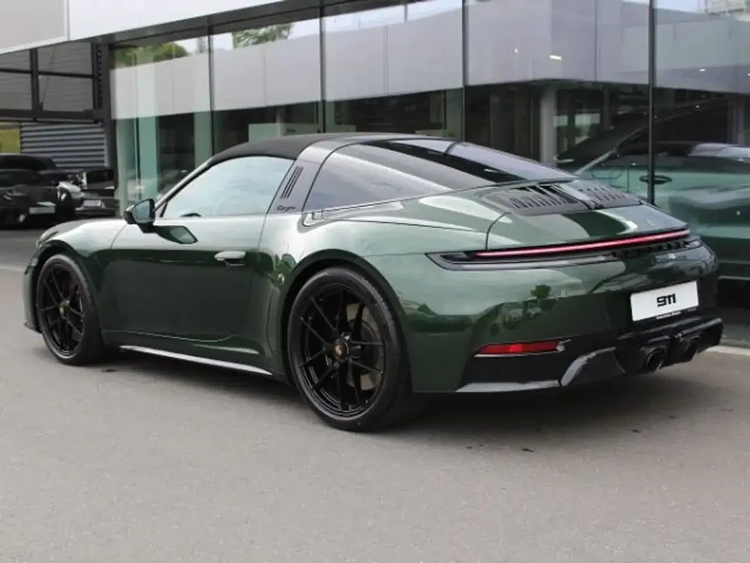 Porsche 992 - Thumbnail 3