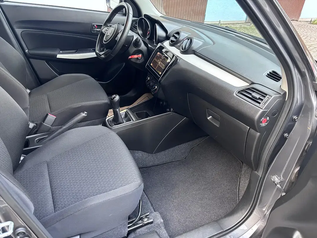 Suzuki Swift - Thumbnail 11