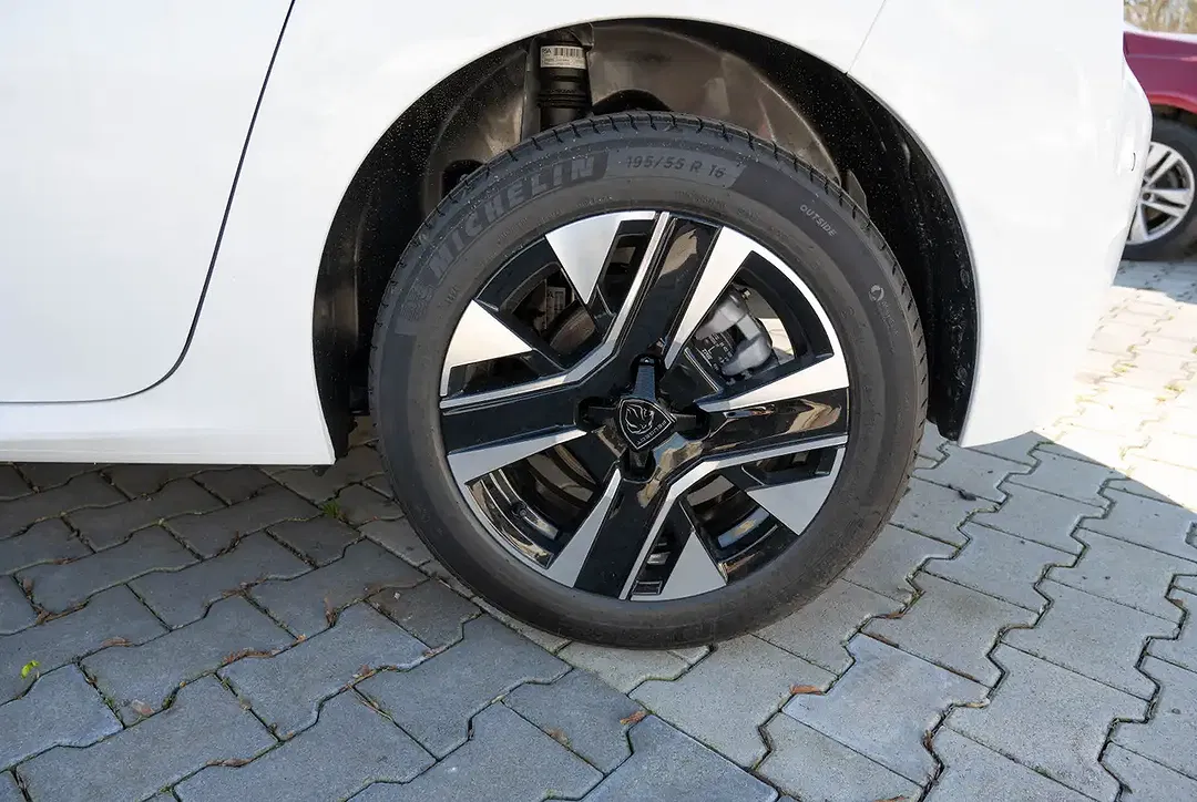 Peugeot 208 - Thumbnail 16