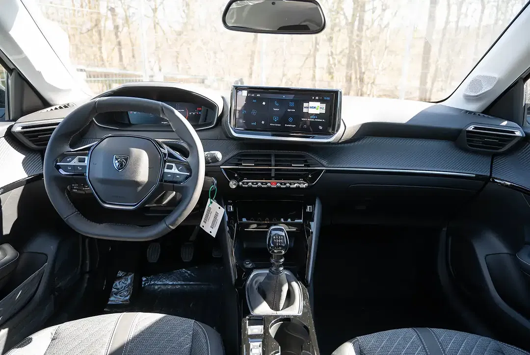 Peugeot 208 - Thumbnail 6