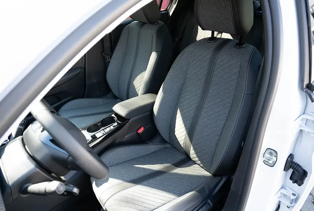 Peugeot 208 - Thumbnail 7