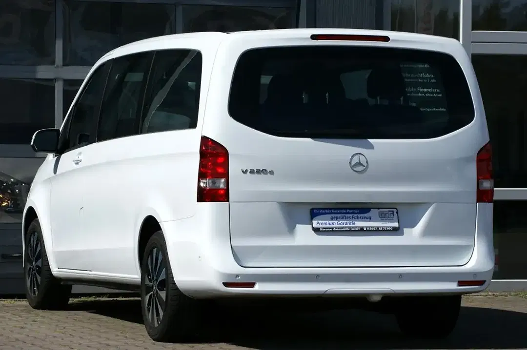 Mercedes-Benz V 220 - Thumbnail 3