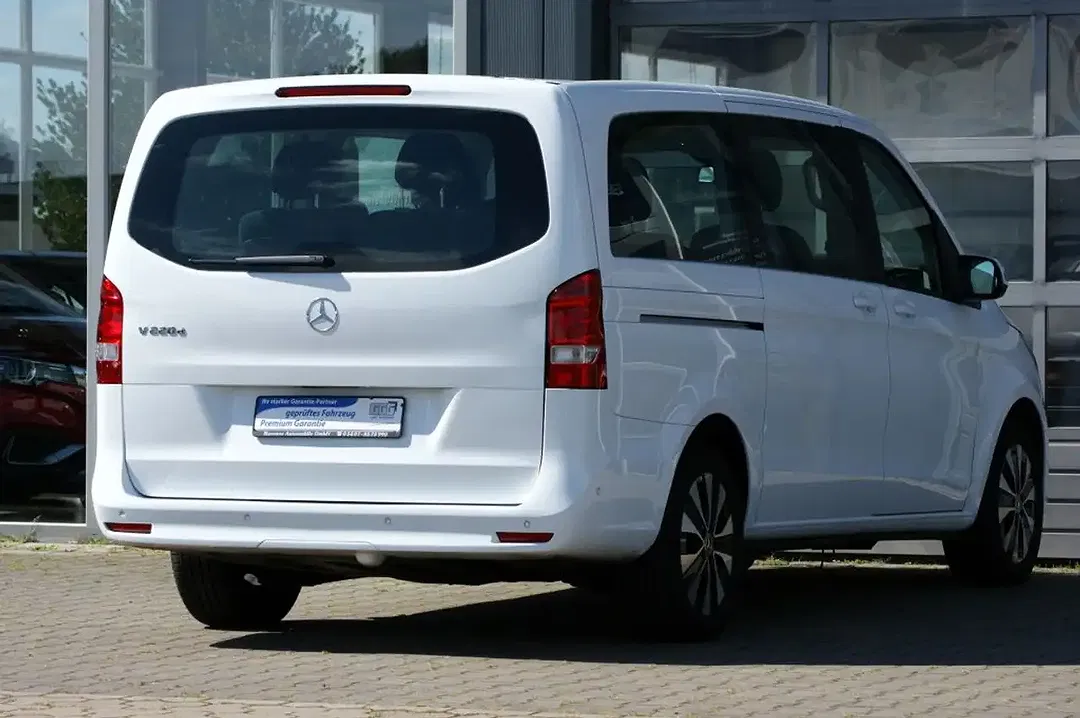 Mercedes-Benz V 220 - Thumbnail 4