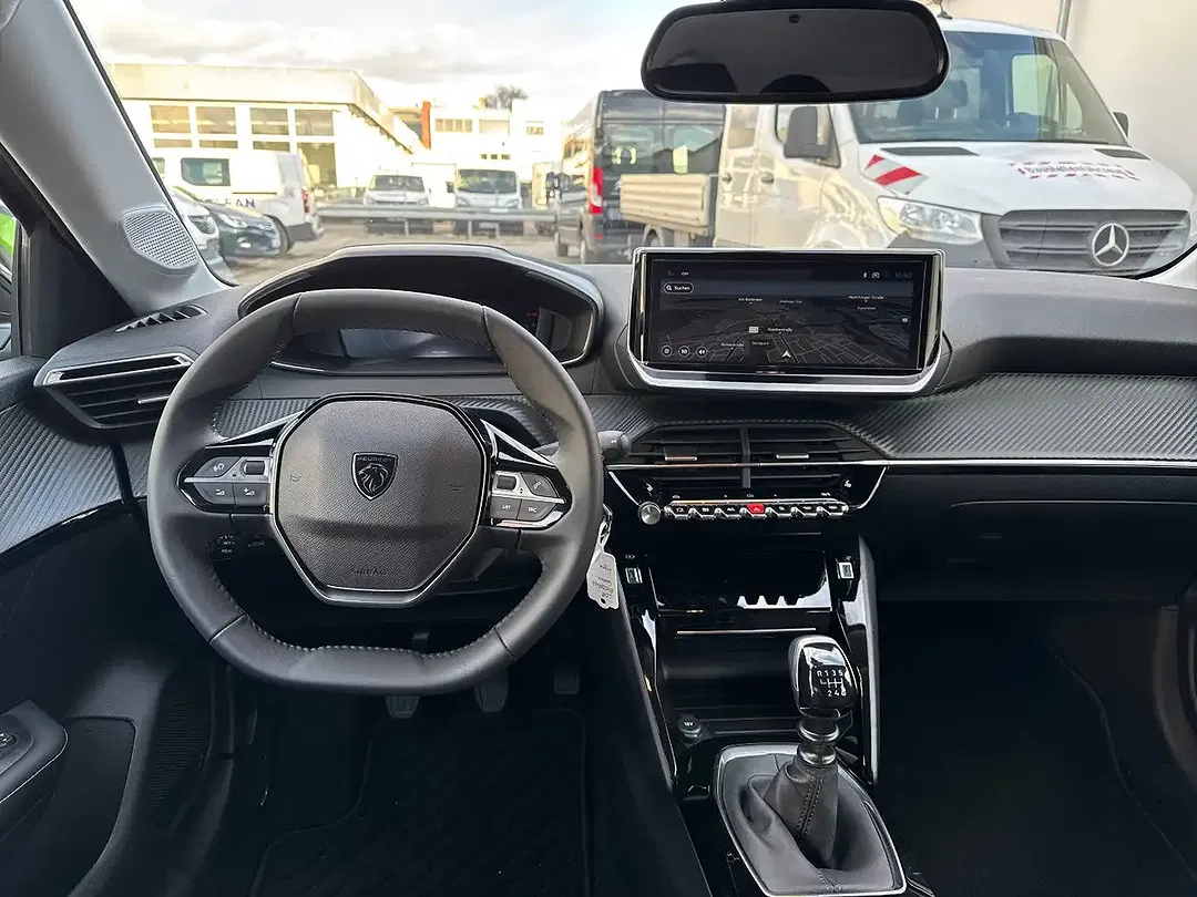Peugeot 208 - Thumbnail 9