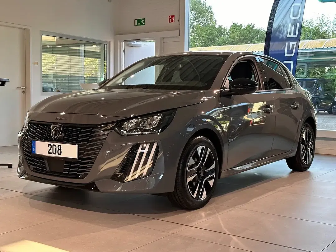 Peugeot 208 - Thumbnail 1