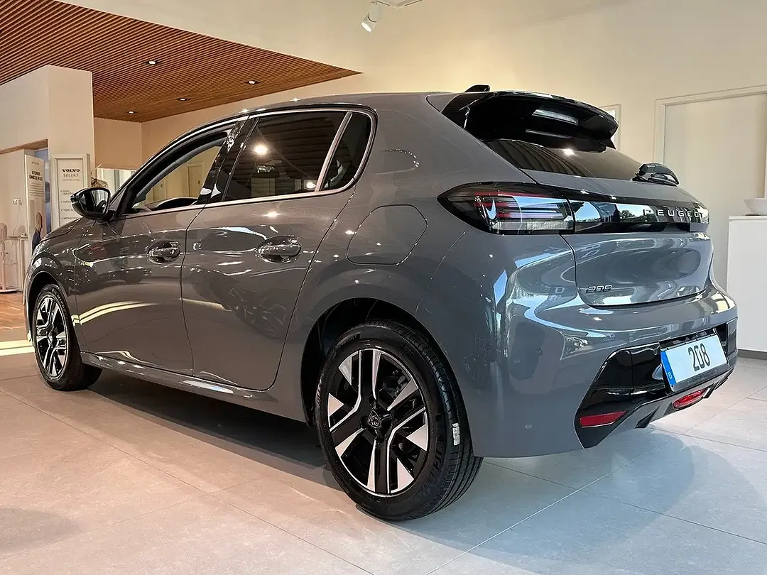 Peugeot 208 - Thumbnail 4
