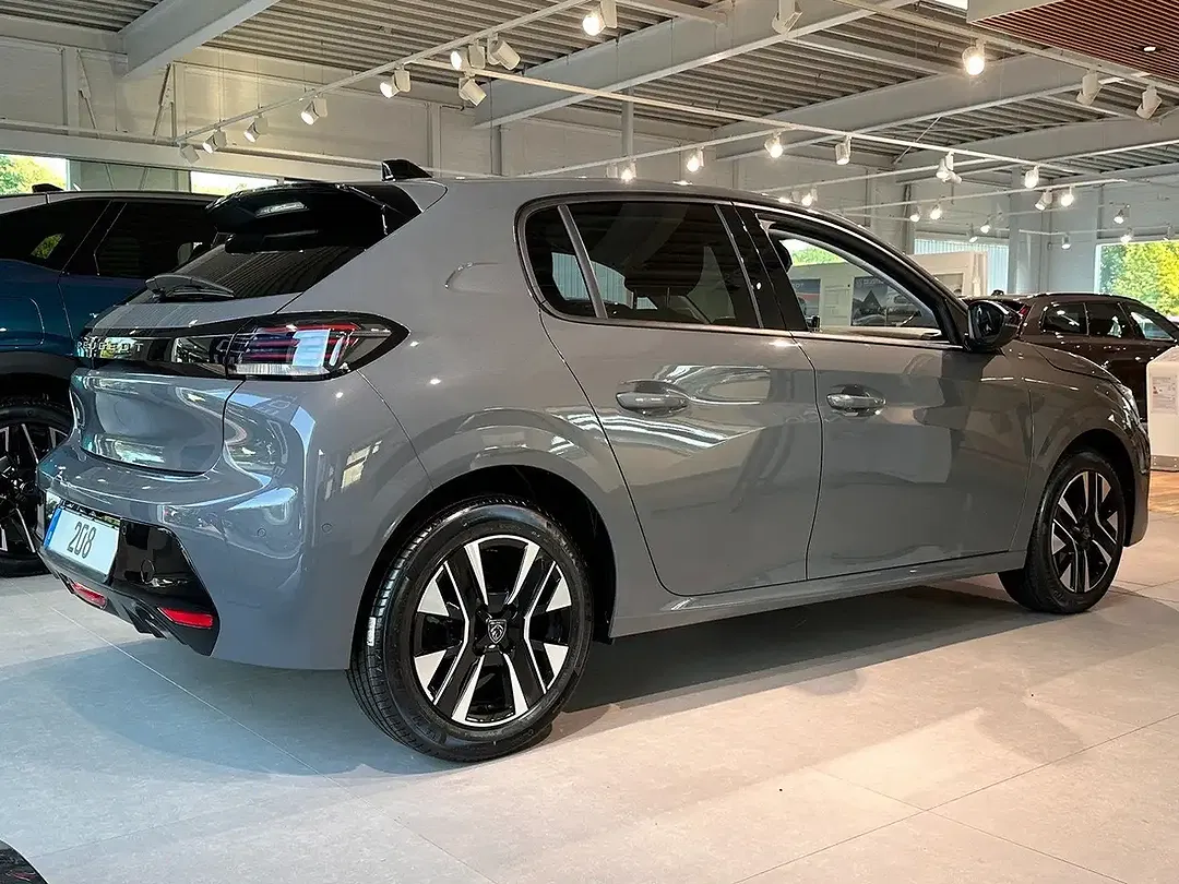 Peugeot 208 - Thumbnail 5