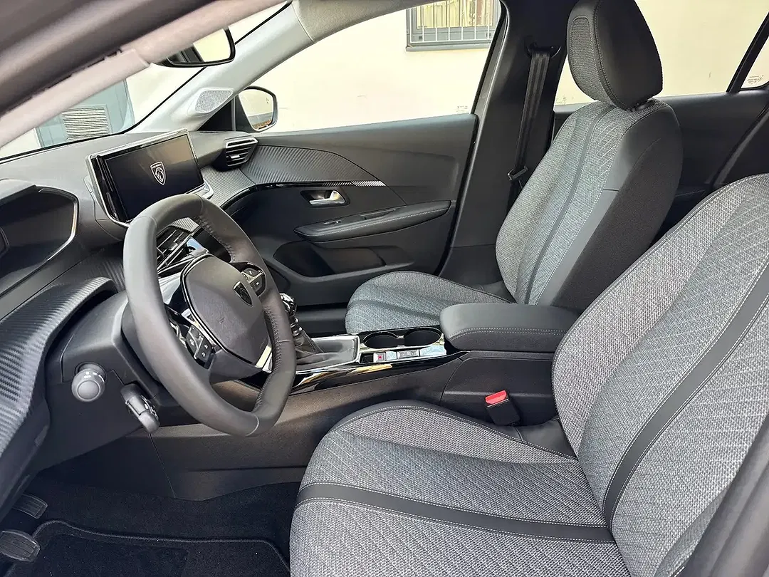 Peugeot 208 - Thumbnail 7