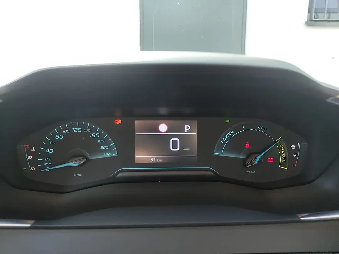 Peugeot 2008 - Thumbnail 4