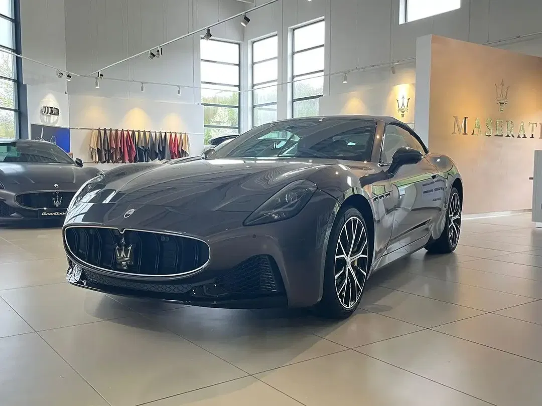 Maserati GranCabrio Modena