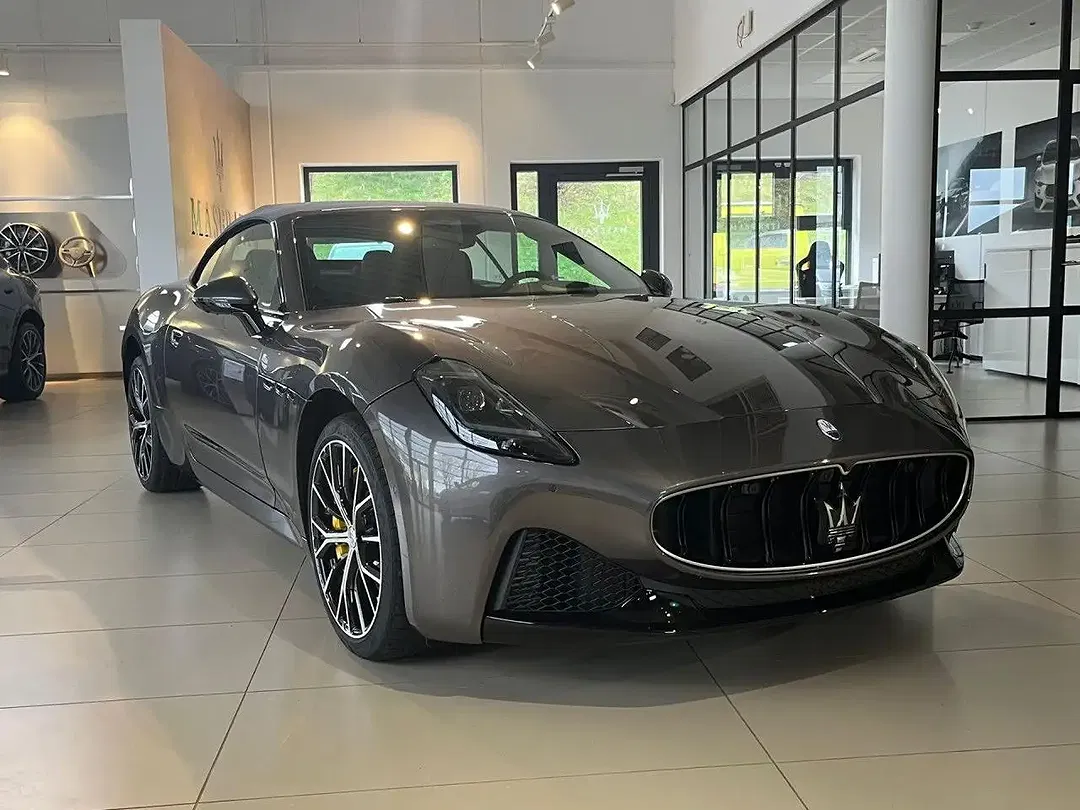 Maserati GranCabrio - Thumbnail 3
