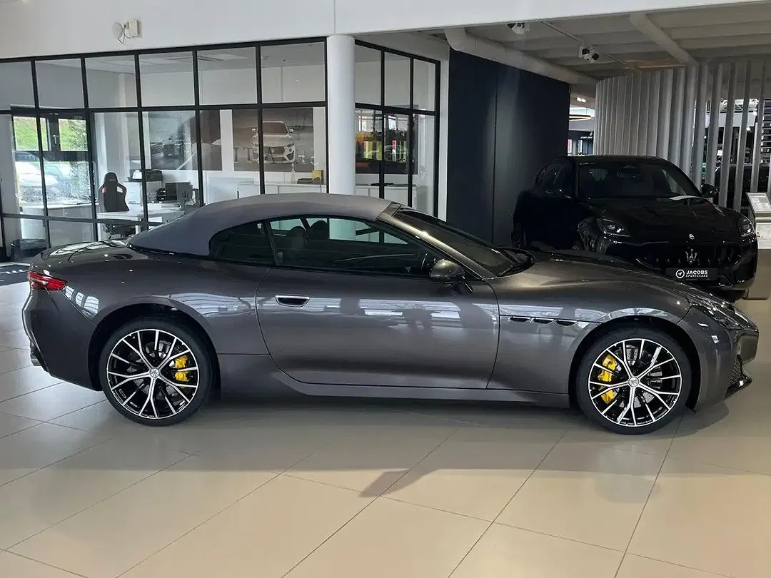 Maserati GranCabrio - Thumbnail 4