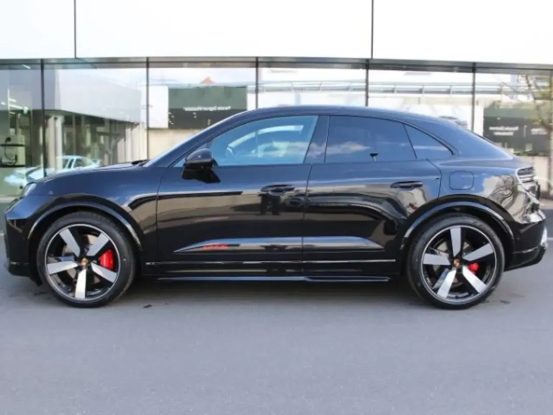 Porsche Macan - Thumbnail 2
