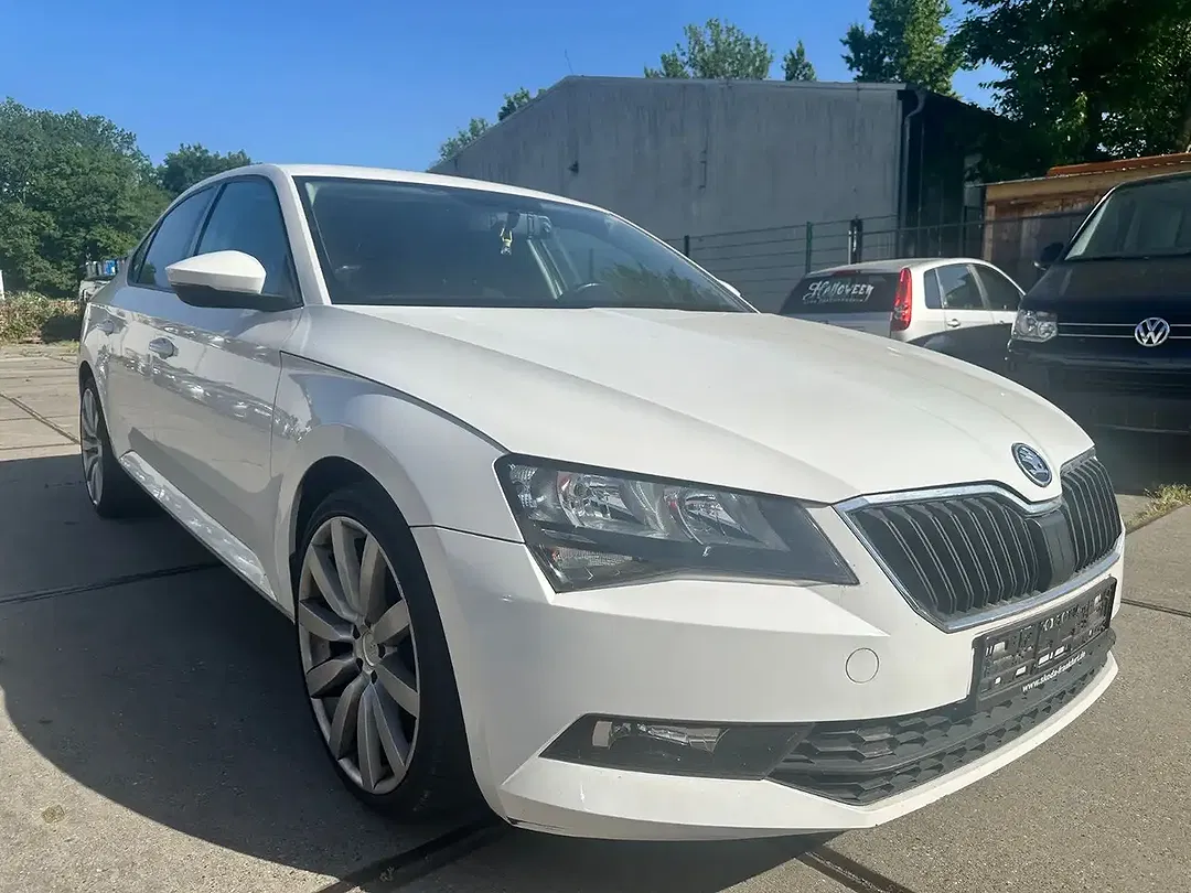 Skoda Superb - Thumbnail 2