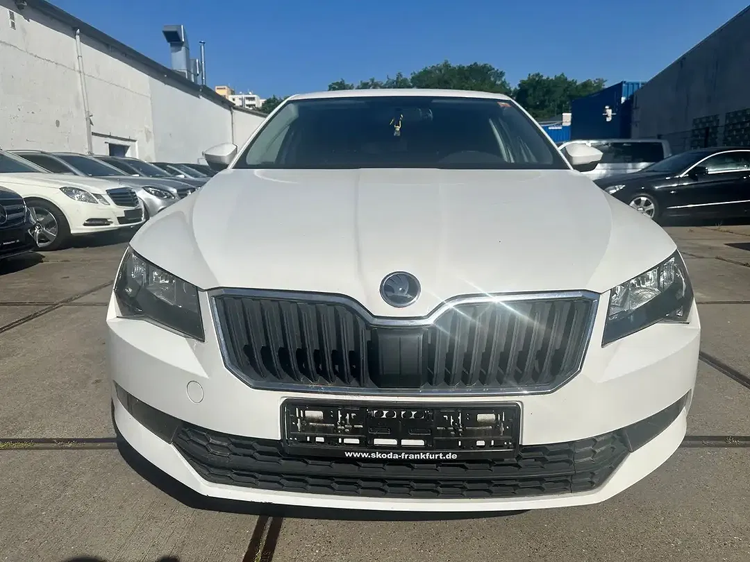 Skoda Superb - Thumbnail 3