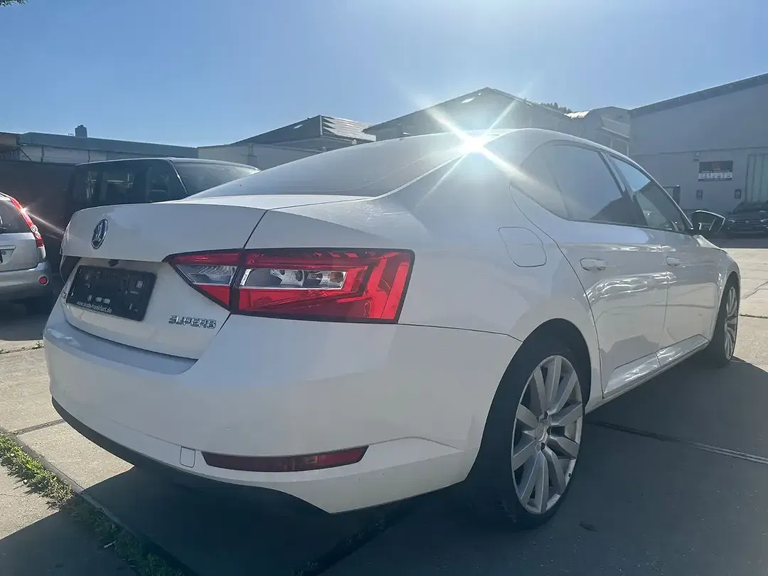 Skoda Superb - Thumbnail 4
