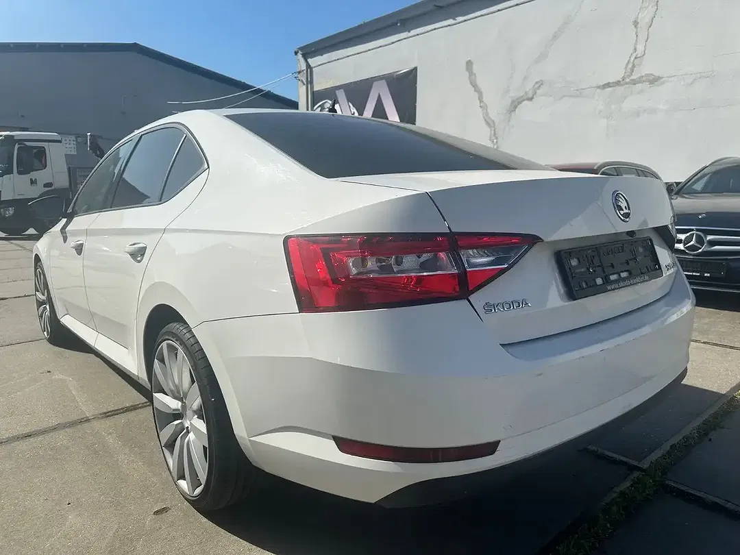 Skoda Superb - Thumbnail 5