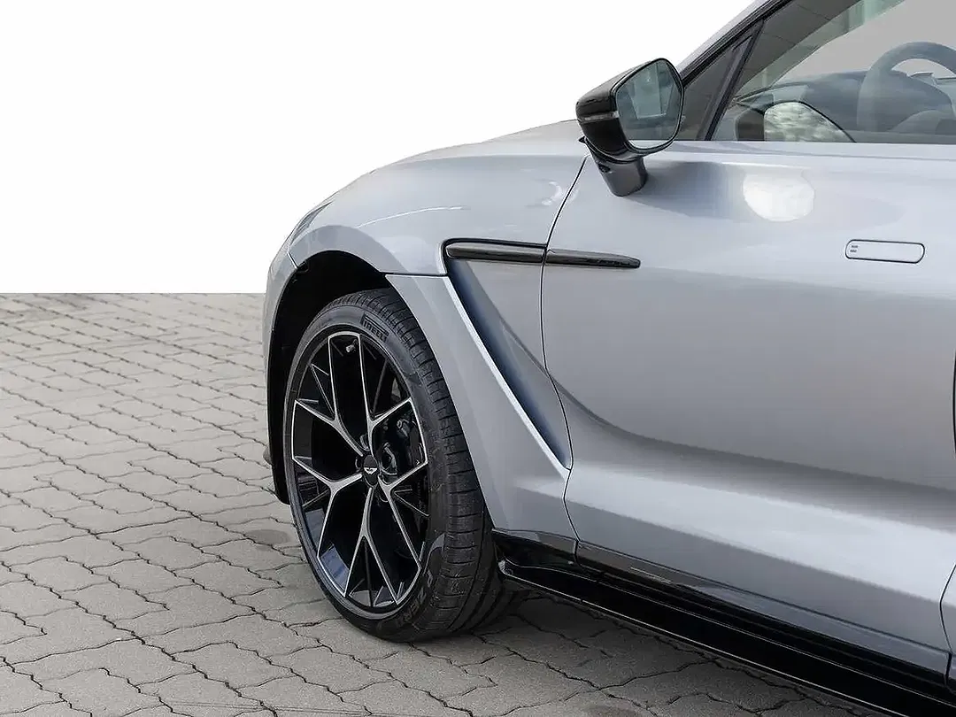 Aston Martin DBX - Thumbnail 11