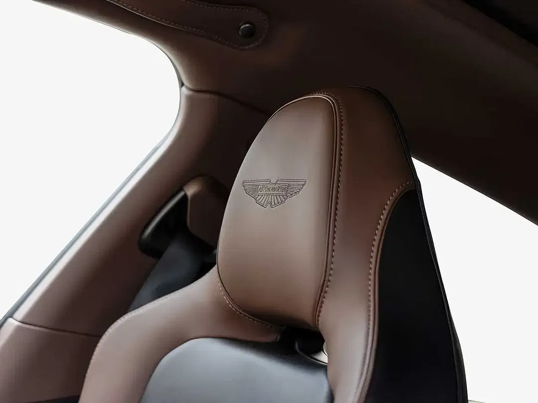 Aston Martin DBX - Thumbnail 21