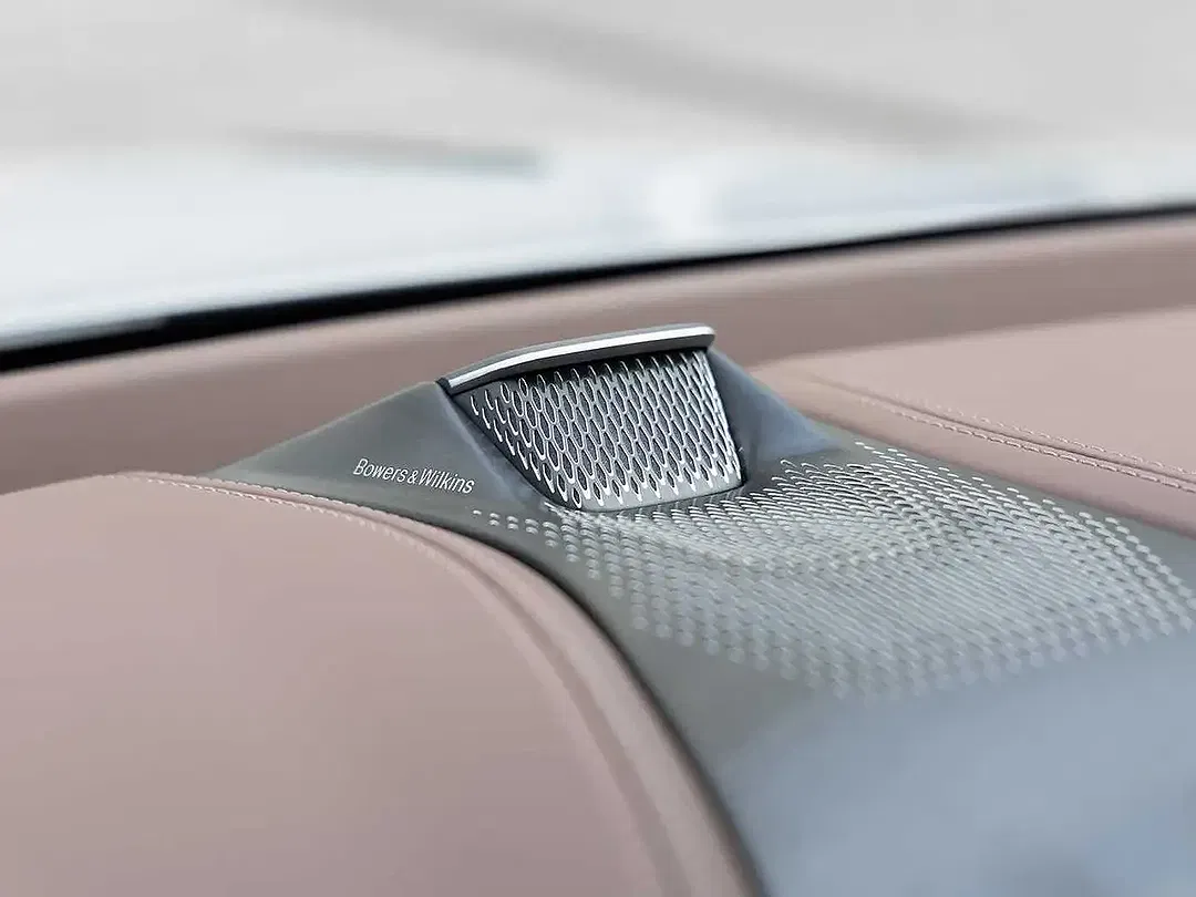 Aston Martin DBX - Thumbnail 25