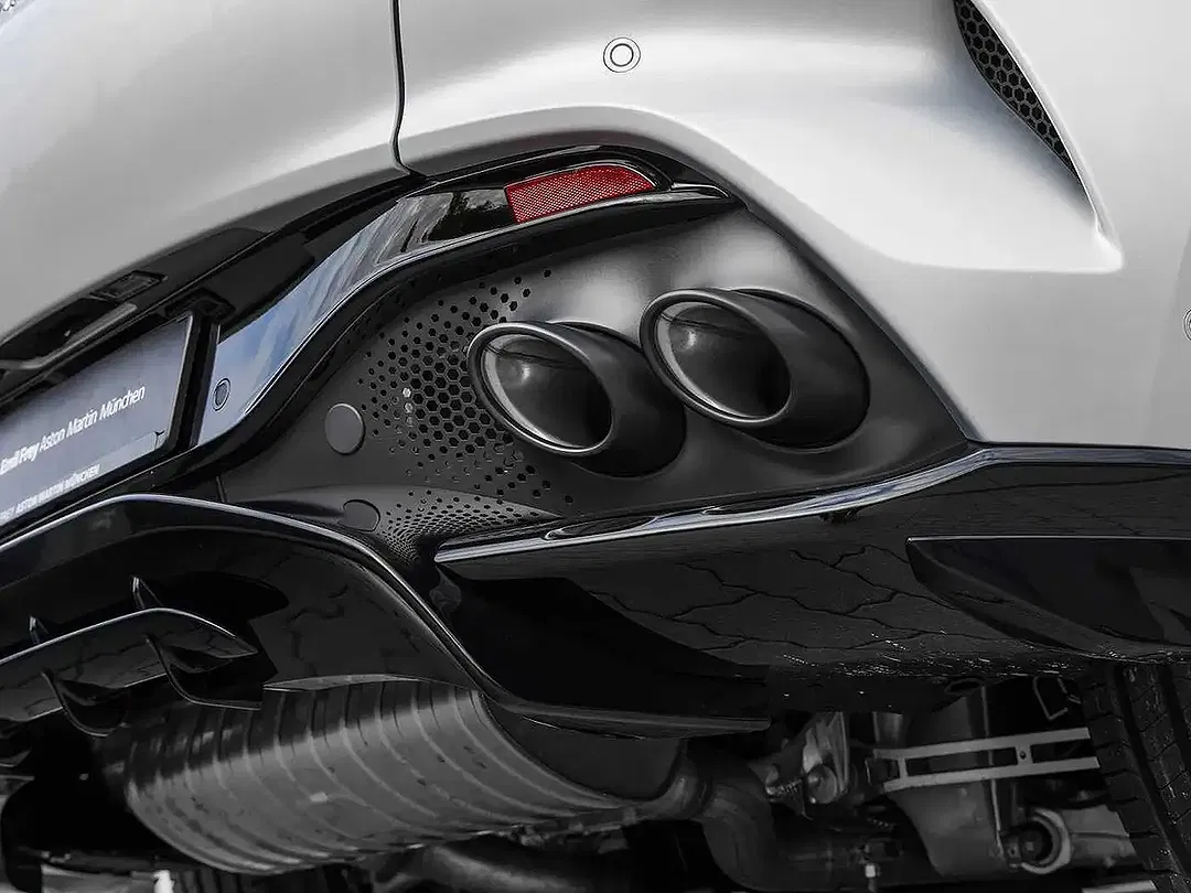 Aston Martin DBX - Thumbnail 6
