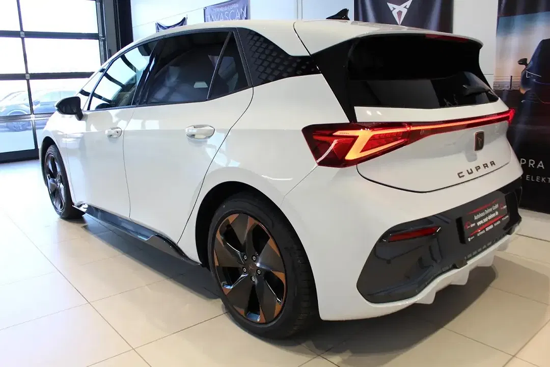 CUPRA Born - Thumbnail 2