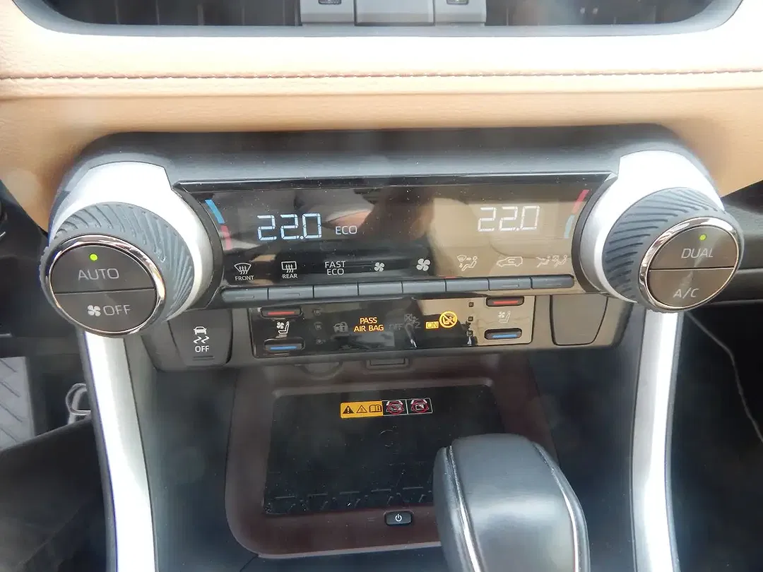 Toyota RAV 4 - Thumbnail 15